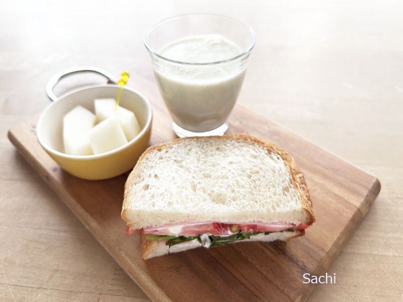 ゴーヤスムージーの朝ごはん