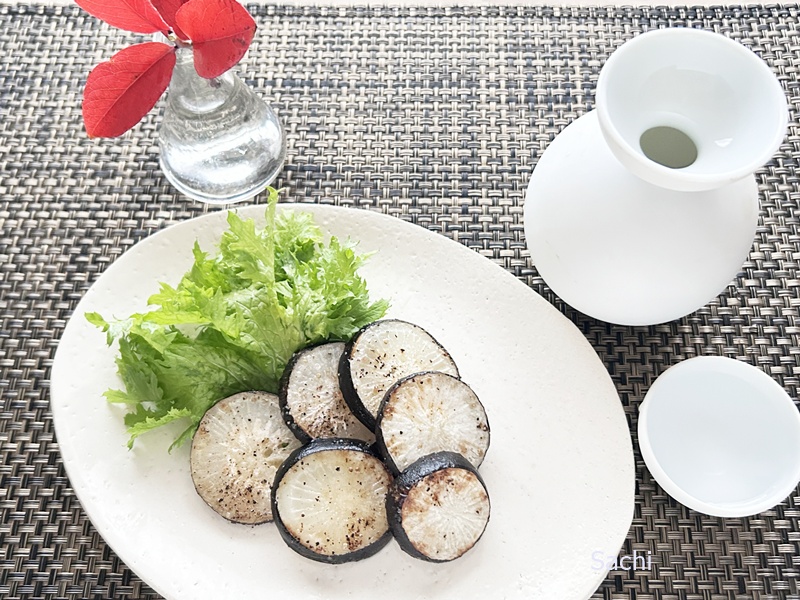 黒大根のソテーと日本酒